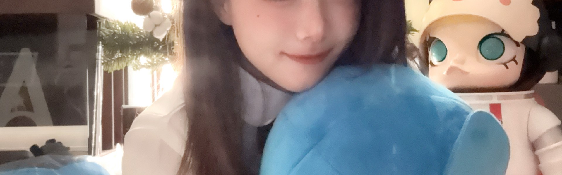 骆歆晒照：皮质的jiojio摸起来好爽