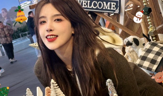 解说Rita晒出圣诞节美照：在照片里偷偷过了~大家平安夜平平安安
