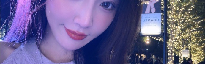 KPL解说小鹿晒照：紫色💜两件套毛衣 祝我们EverythingWins🎄