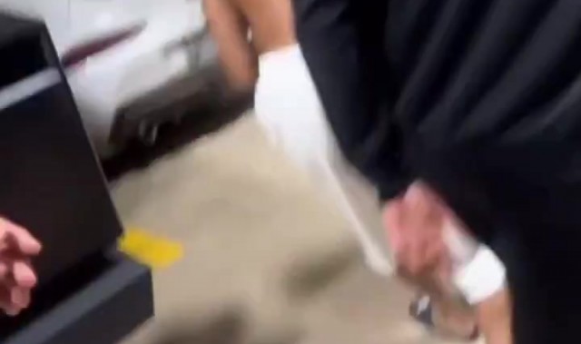 一群损友🤣 队友们把卡斯尔的车轮子给卸了