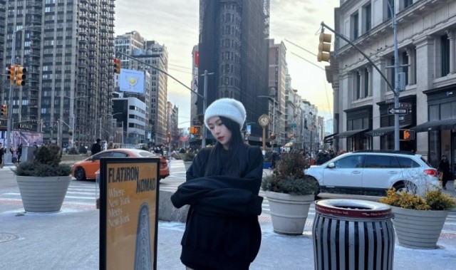 前LPL美女解说苏一凡晒照：可恶！又被自己装到了！🤨