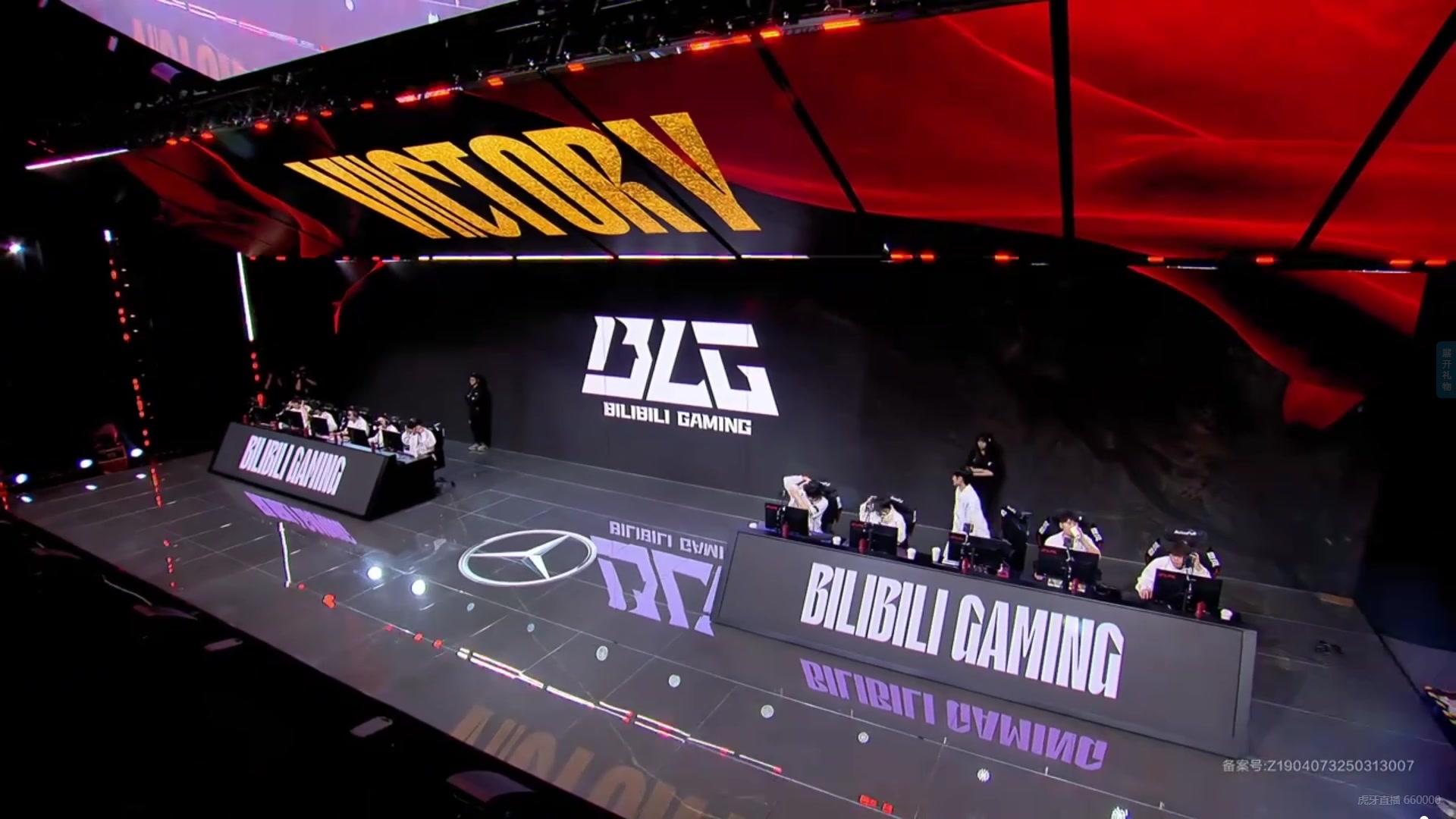 BO3打习惯了？😂WBG不敌BLG后 Light和Xiaohu忘了要握手 准备去后台